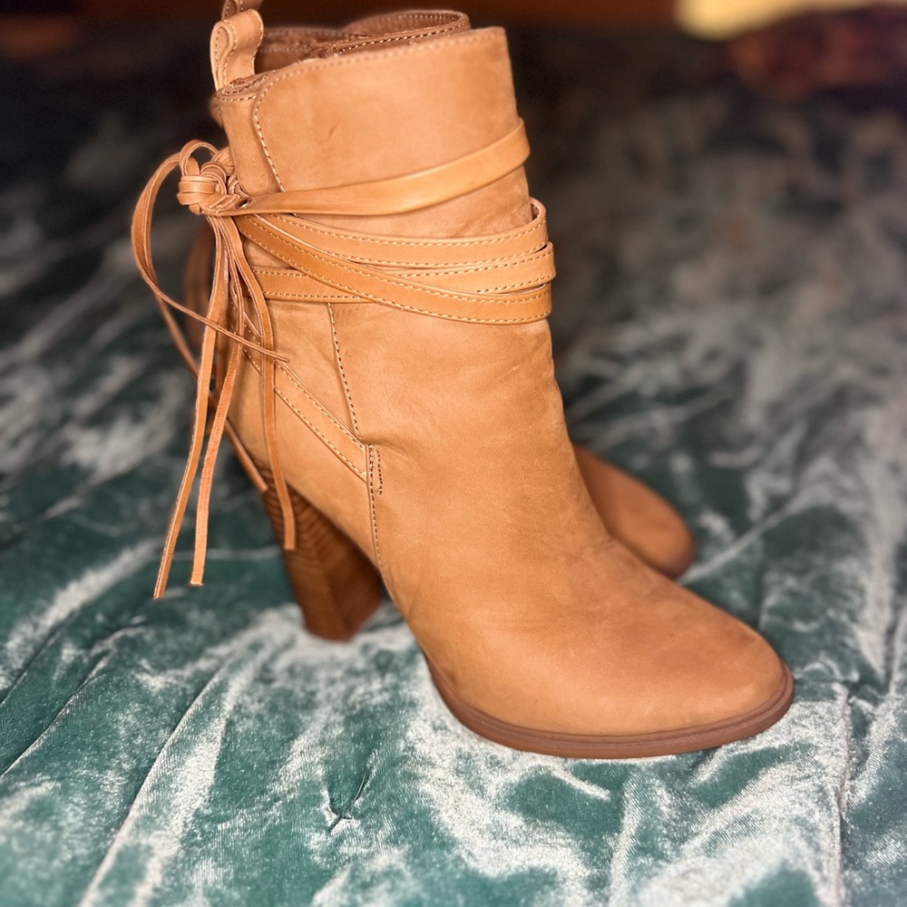 Steve Madden Gaybel Tan Ankle Booties with High Heel